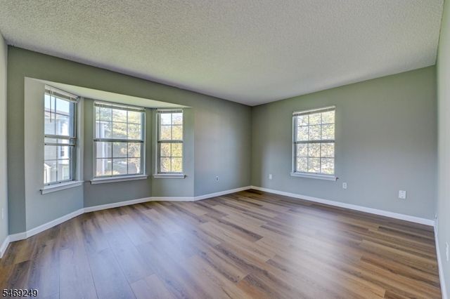 39 Lindsey Ct, Franklin Twp., NJ 08823