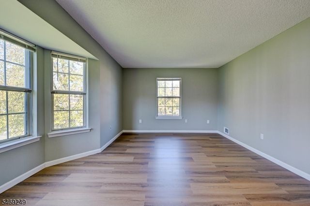 39 Lindsey Ct, Franklin Twp., NJ 08823