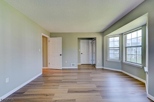 39 Lindsey Ct, Franklin Twp., NJ 08823