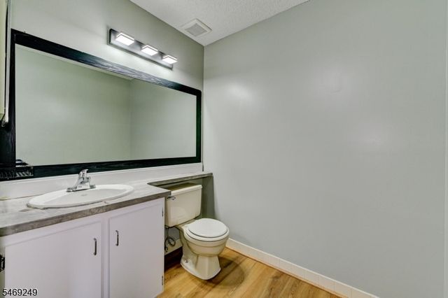 39 Lindsey Ct, Franklin Twp., NJ 08823