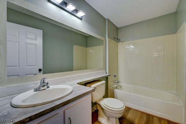 39 Lindsey Ct, Franklin Twp., NJ 08823