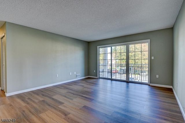 39 Lindsey Ct, Franklin Twp., NJ 08823