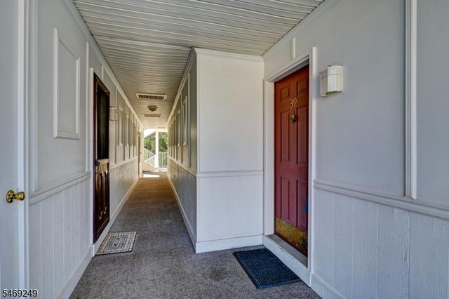 39 Lindsey Ct, Franklin Twp., NJ 08823