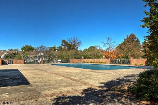 39 Lindsey Ct, Franklin Twp., NJ 08823