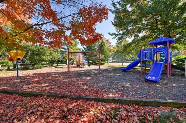 39 Lindsey Ct, Franklin Twp., NJ 08823