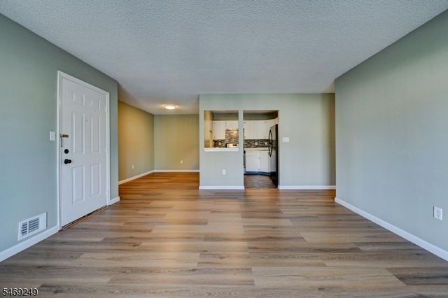 39 Lindsey Ct, Franklin Twp., NJ 08823