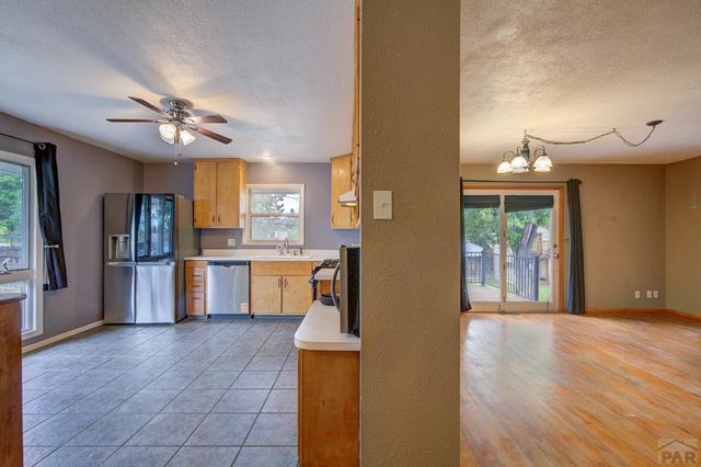 61 Louis Nelson Rd, Pueblo, CO 81001