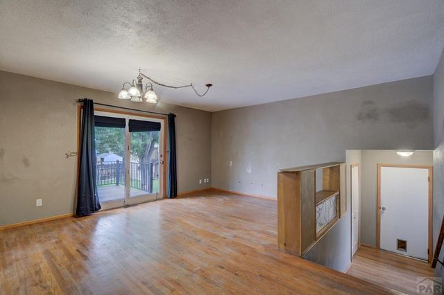 61 Louis Nelson Rd, Pueblo, CO 81001