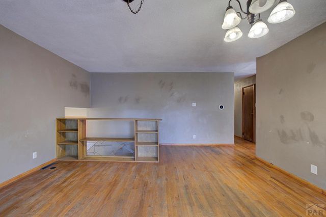 61 Louis Nelson Rd, Pueblo, CO 81001