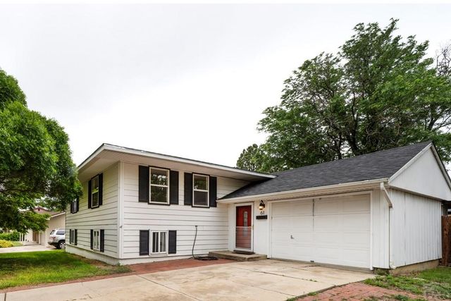 61 Louis Nelson Rd, Pueblo, CO 81001