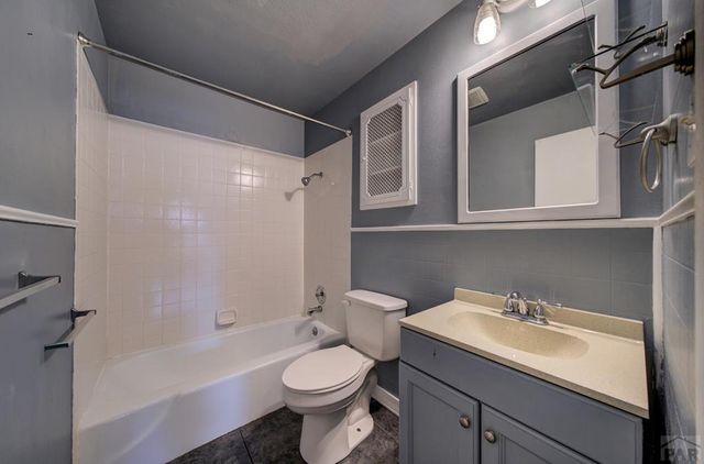 61 Louis Nelson Rd, Pueblo, CO 81001