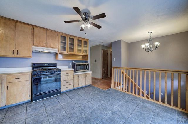 61 Louis Nelson Rd, Pueblo, CO 81001