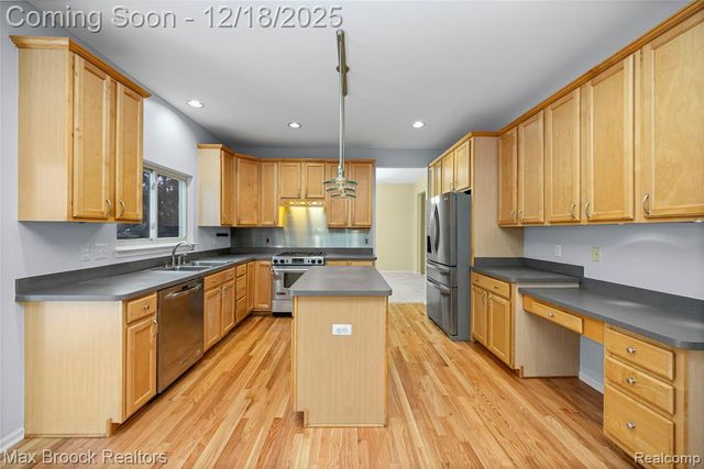 29267 Sunridge, Farmington Hills, MI 48334