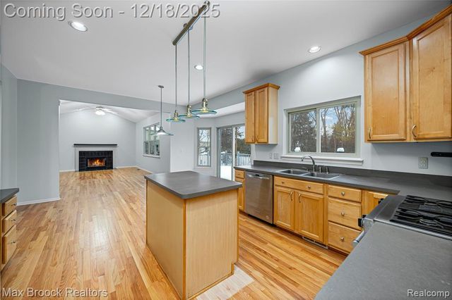 29267 Sunridge, Farmington Hills, MI 48334