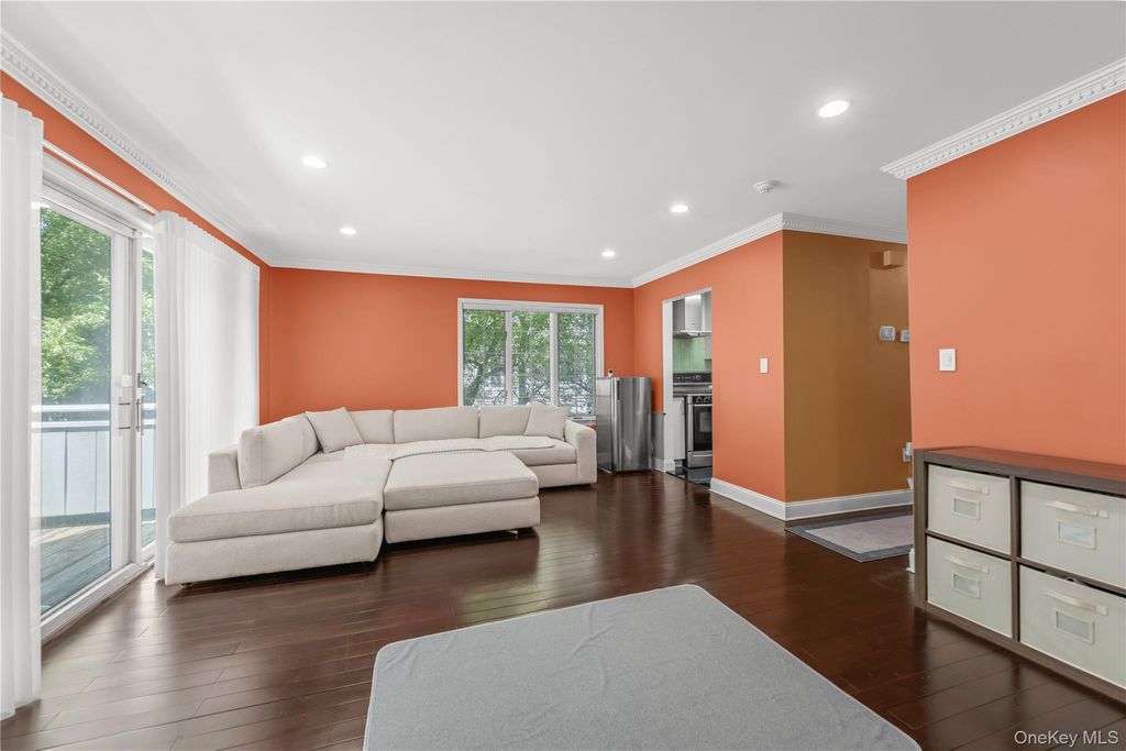 240-02 Oak Park Drive 18C, Douglaston, NY 11362 — photo 4