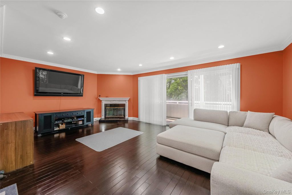 240-02 Oak Park Drive 18C, Douglaston, NY 11362 — photo 5