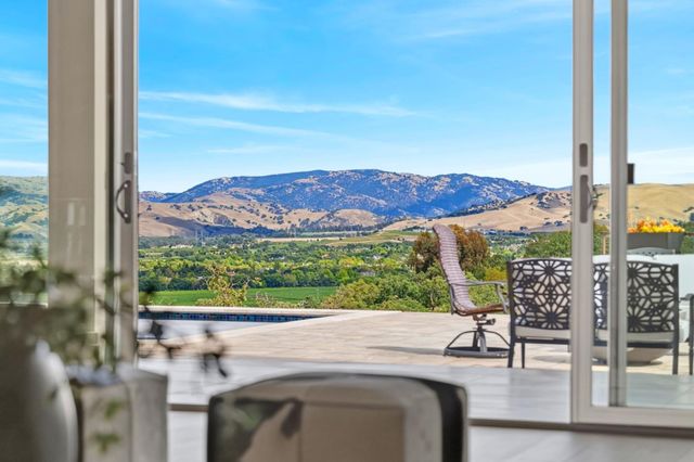 5 Winding Oaks Drive, Pleasanton, CA 94566