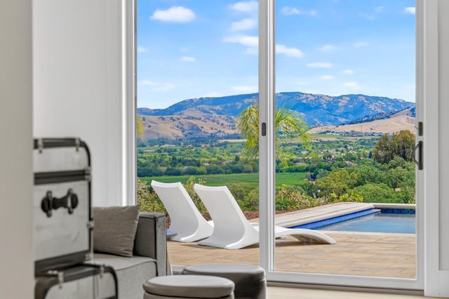 5 Winding Oaks Drive, Pleasanton, CA 94566