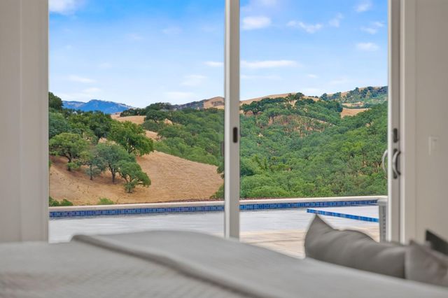 5 Winding Oaks Drive, Pleasanton, CA 94566