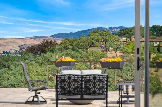 5 Winding Oaks Drive, Pleasanton, CA 94566