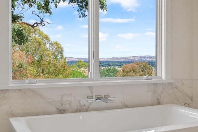 5 Winding Oaks Drive, Pleasanton, CA 94566