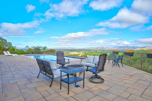 5 Winding Oaks Drive, Pleasanton, CA 94566
