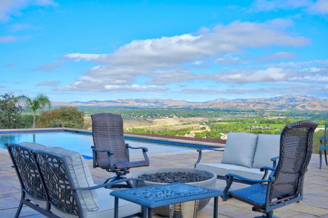 5 Winding Oaks Drive, Pleasanton, CA 94566