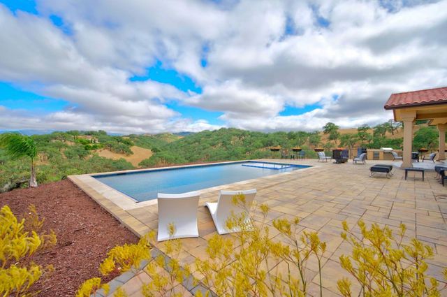 5 Winding Oaks Drive, Pleasanton, CA 94566