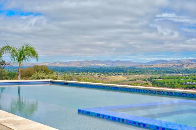 5 Winding Oaks Drive, Pleasanton, CA 94566