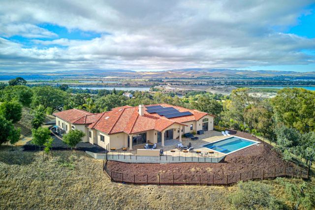5 Winding Oaks Drive, Pleasanton, CA 94566