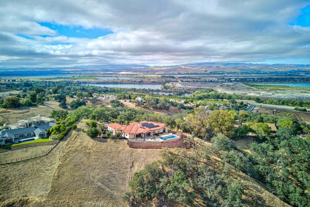 5 Winding Oaks Drive, Pleasanton, CA 94566