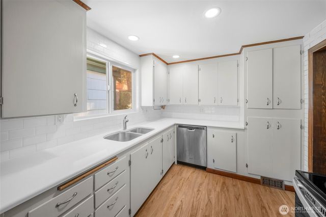 11502 29th Avenue SW, Seattle, WA 98146