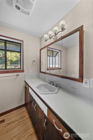 11502 29th Avenue SW, Seattle, WA 98146