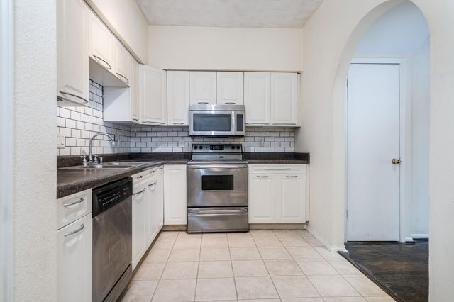 2100 Tanglewilde Street 269, Houston, TX 77063
