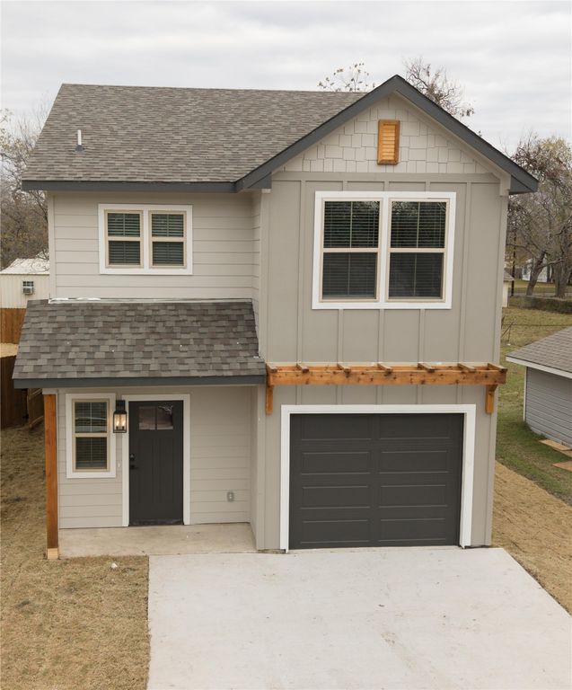 907 E 10th Street, Bonham, TX 75418