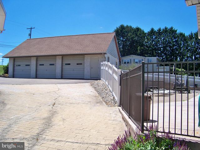 627 TRUCE RD, New Providence, PA 17560