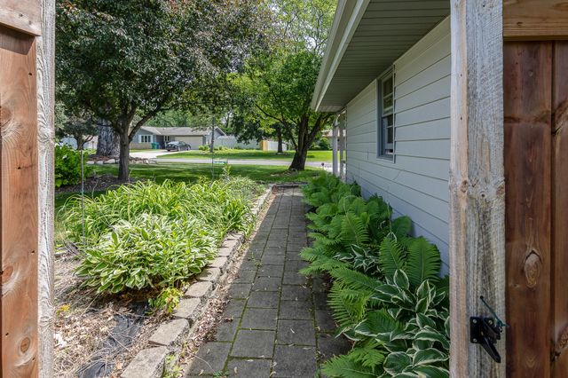 2145 Zealand Avenue N, Golden Valley, MN 55427