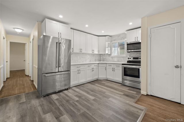 537 Lakeway Drive, North Babylon, NY 11704
