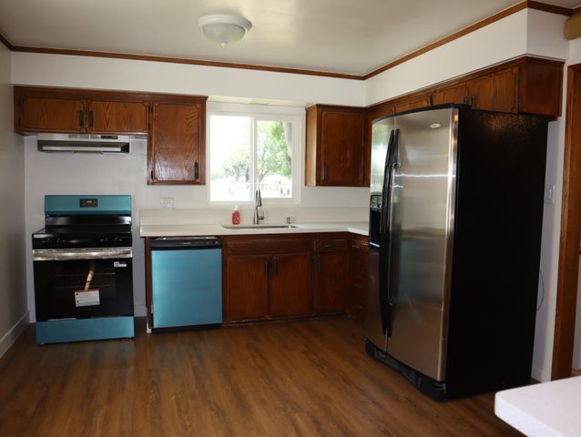 2433 E Saginaw Way, Fresno, CA 93726
