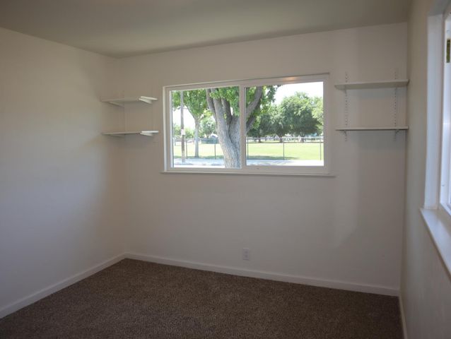 2433 E Saginaw Way, Fresno, CA 93726