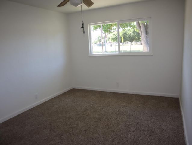 2433 E Saginaw Way, Fresno, CA 93726