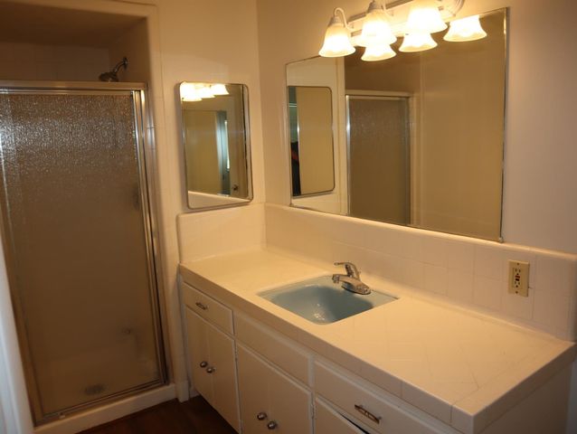 2433 E Saginaw Way, Fresno, CA 93726