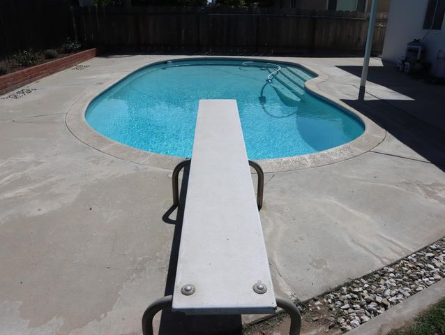 2433 E Saginaw Way, Fresno, CA 93726