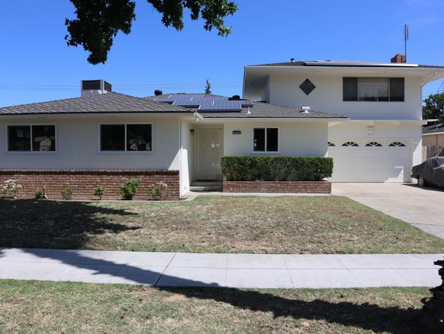 2433 E Saginaw Way, Fresno, CA 93726