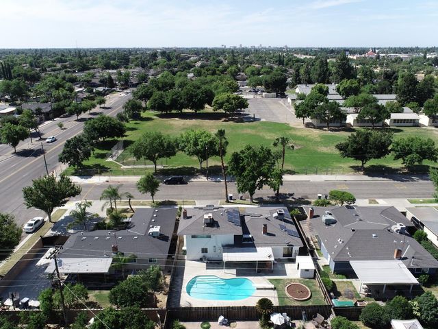 2433 E Saginaw Way, Fresno, CA 93726