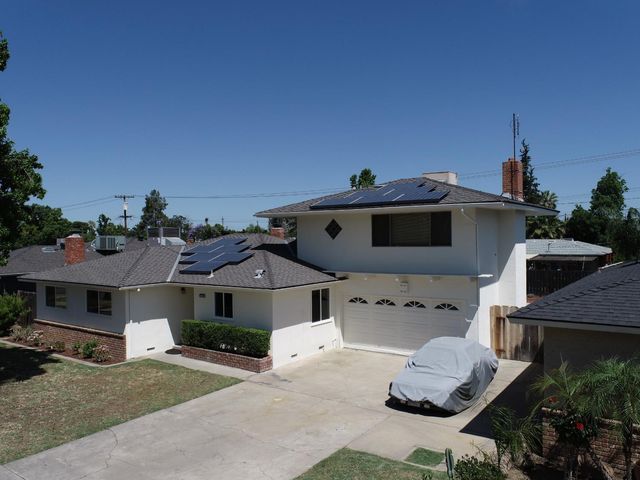 2433 E Saginaw Way, Fresno, CA 93726