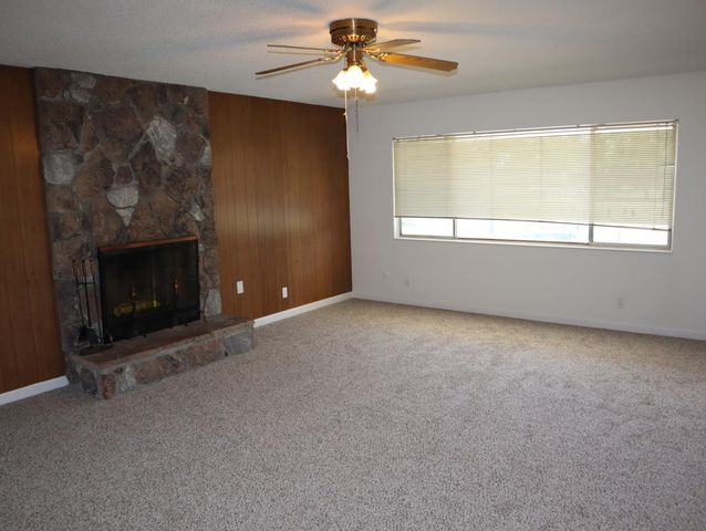 2433 E Saginaw Way, Fresno, CA 93726