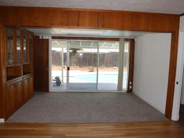 2433 E Saginaw Way, Fresno, CA 93726