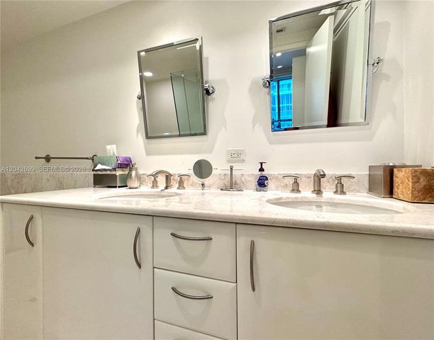 1331 Brickell Bay Dr 406, Miami, FL 33131