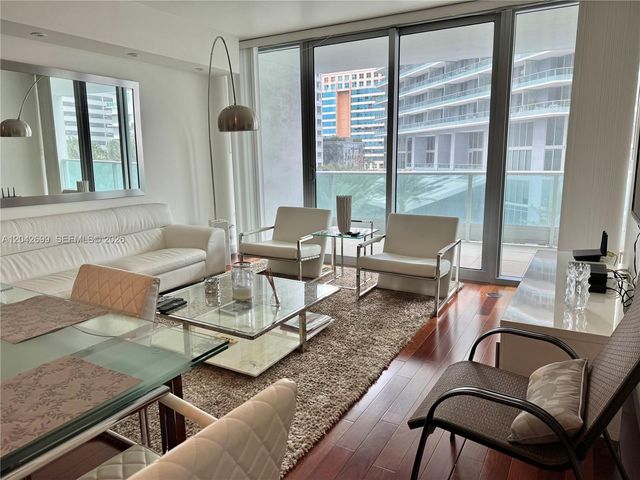 1331 Brickell Bay Dr 406, Miami, FL 33131